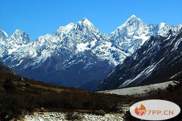 贡嘎雪山徒步旅游攻略 徒步路线推荐