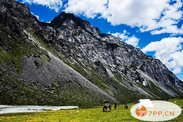 贡嘎雪山徒步旅游攻略 徒步路线推荐