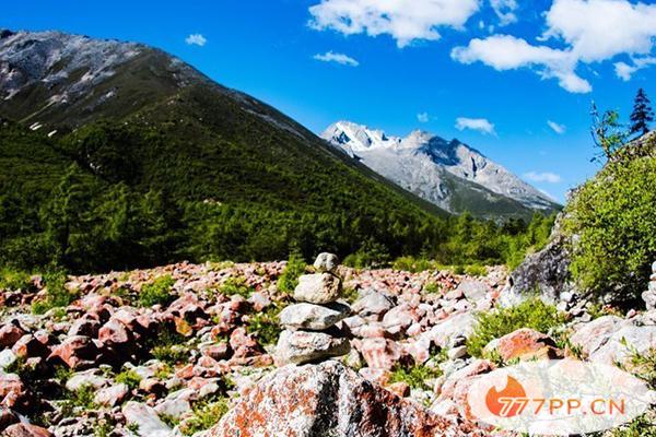 贡嘎雪山徒步旅游攻略 徒步路线推荐