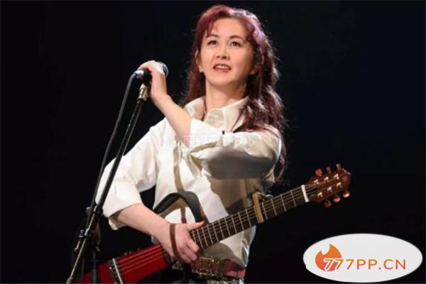 亚洲十大歌星，崔健被誉为是中国摇滚之父