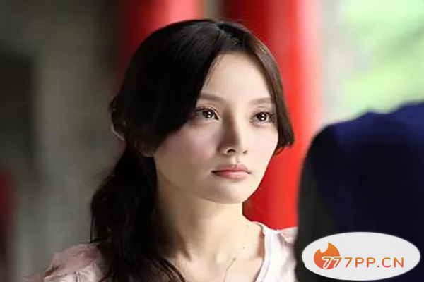 中国娱乐圈十大酒窝美女 李小璐排名第7，第一名是新疆美女