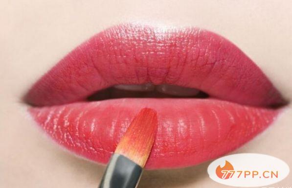 唇釉跟口红有什么区别 口红和唇釉哪个更自然