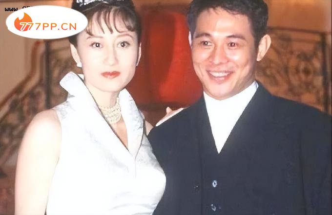 离婚25年，李连杰与前妻黄秋燕再度重逢，发生了怎样的故事？