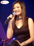 歌手何静，离婚后与女儿相依为命，两段失败的