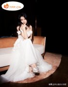 Angelababy“一字肩”礼服裙造型，刷新了我对她“