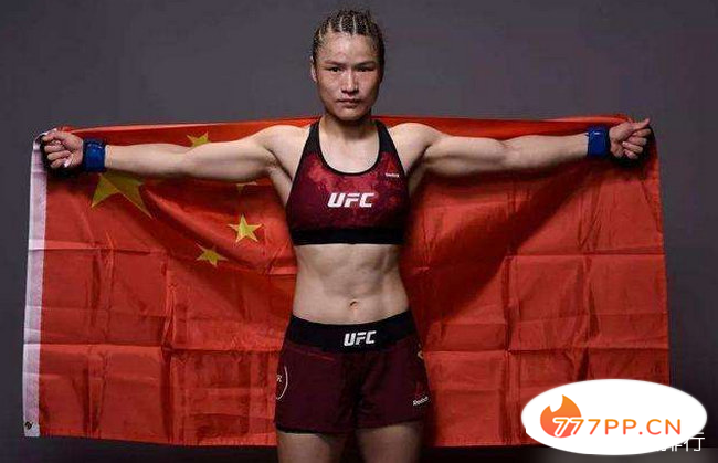 中国UFC首位冠军 张伟丽42秒TKO战胜对手